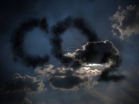 Téléchargez les photos : Nuage de CO2 noir sur le ciel, dioxyde de carbone, concept de changement climatique - en image libre de droit
