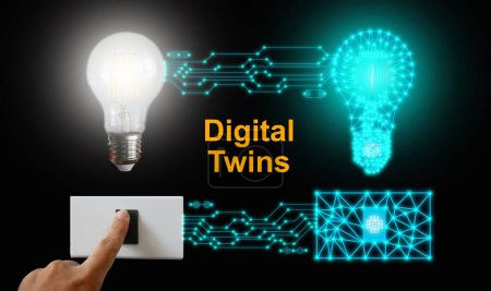 Téléchargez les photos : Digital twins concept. A light bulb and its mirrored body are controlled or switched on by one single push on either side of the physical or digital world. Business and technology simulation modeling - en image libre de droit