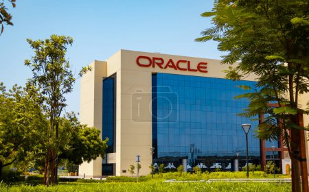 Téléchargez les photos : Dubaï, UE- 25062023 : immeuble de bureaux Oracle. Photo de haute qualité - en image libre de droit