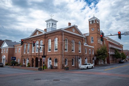 Photo for Charles Washington Hall is a historic building located in Charles Town, West Virginia. Built in 1874, it was originally a public school before serving as a courthouse and government office. Today, it is a popular venue for weddings, conferences, and - Royalty Free Image