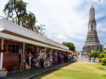 Photo for Tourist market by the Wat Arun Temple in Bangkok, Thailand. - Royalty Free Image