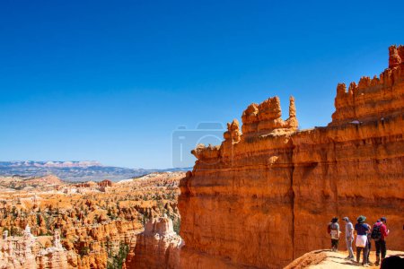 Téléchargez les photos : Hoodoos et formations rocheuses. Formations rocheuses uniques en grès obtenues par érosion géologique dans le canyon de Bryce, Utah, États-Unis. Photo de haute qualité - en image libre de droit