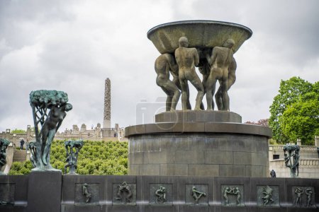 Téléchargez les photos : The Monolith, sculpture by Gustav Vigeland in the Vigeland park in the city of Oslo, Norway - en image libre de droit