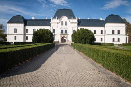Téléchargez les photos : Le manoir à Humenne, Slovaquie - en image libre de droit