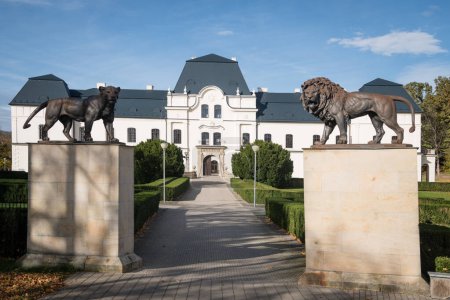 Téléchargez les photos : Le manoir à Humenne, Slovaquie - en image libre de droit