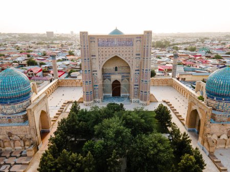 Samarkand, Usbekistan Luftaufnahme der Bibi Khanym Moschee. Haupt-Gotteshaus, das Timurs Lieblingsfrau gewidmet ist. Übersetzung über Moschee: "Sarai Mulk Khanum". Beliebter Touristenort in Asien
