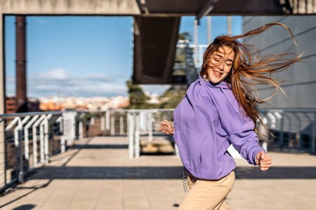Foto de Stock photo of happy young girl dancing and having fun. - Imagen libre de derechos