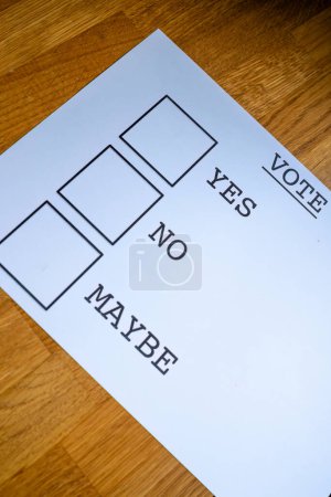 Referendums-Entscheidungspapier mit Auswahlquadraten 