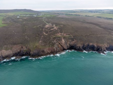 alrededor de wheal Coates mine and chapel north Cornwall England UK aerial drone 