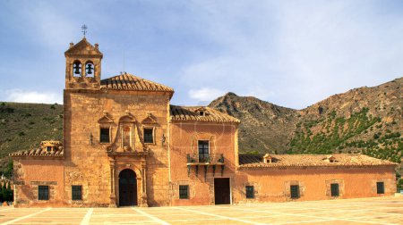 Téléchargez les photos : Vue sur le monastère d'Albox, Andalousie Espagne. Santuario Del Saliente, monument historique dans le sud de l'Espagne. - en image libre de droit