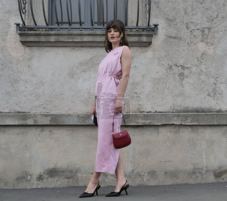 Téléchargez les photos : Model street style outfit after Prada fashion show during Milano fashionweek man collections 2022 - en image libre de droit