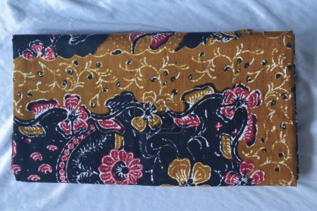 La colorida belleza de motivos de tela batik típicos de Pekalongan, Indonesia. Este paño batik se puede utilizar para sarongs o ropa.
