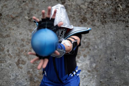 Foto de Cosplayer vestido como Sub-Zero, personaje de la serie de videojuegos Mortal Kombat en el evento cosplay Lucca Comics and Games 2022. - Imagen libre de derechos