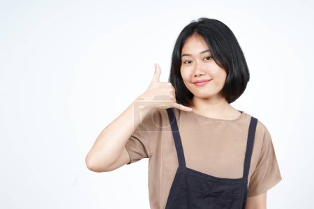 Foto de Llámame gesto de vuelta de hermosa mujer asiática aislada sobre fondo blanco - Imagen libre de derechos