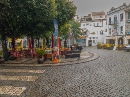 Téléchargez les photos : Vue sur Monchique est situé dans la Serra de Monchique et avec la ville de Monchique est une destination touristique - en image libre de droit