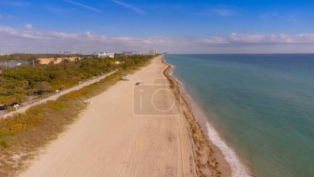 Téléchargez les photos : Belle plage de sable à Hollywood ville Floride USA - en image libre de droit