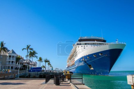 Téléchargez les photos : Vue sur le navire de croisière Celebrity Millennium (anciennement Millennium) exploité par Celebrity Cruises - en image libre de droit