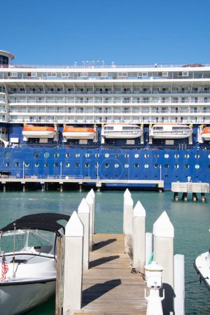 Téléchargez les photos : Vue sur le navire de croisière Celebrity Millennium (anciennement Millennium) exploité par Celebrity Cruises - en image libre de droit