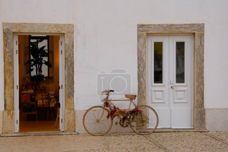 Téléchargez les photos : Vieux vélo à Cascai dans l'ouest du Portugal - en image libre de droit
