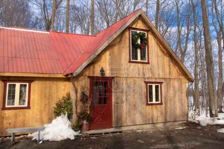 Foto de Bonita casa de campo canadiense en la provincia de Quebec - Imagen libre de derechos