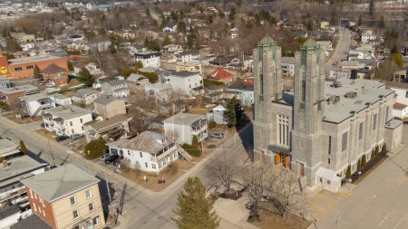 Téléchargez les photos : Vue aérienne d'une partie de la ville de Magog au Québec, Canada - en image libre de droit
