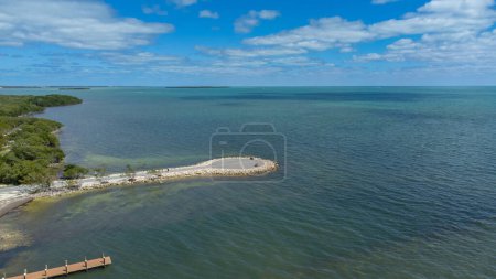 Téléchargez les photos : Vue aérienne d'une partie de l'île de Key Largo dans le sud de la Floride, États-Unis - en image libre de droit