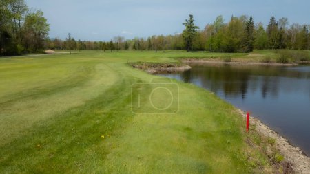 Téléchargez les photos : Club de golf canadien au Québec, à la campagne - en image libre de droit