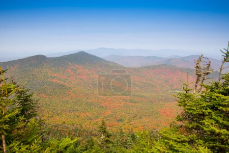 Foto de Hermoso paisaje de montaña Jay Peak en el otoño - Imagen libre de derechos