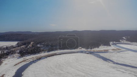Téléchargez les photos : La glace gelée sur le lac - en image libre de droit