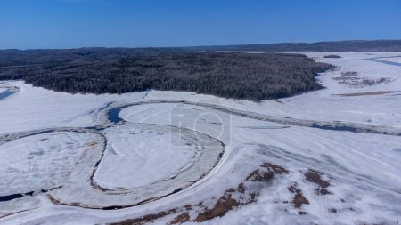 Téléchargez les photos : La glace gelée sur le lac - en image libre de droit