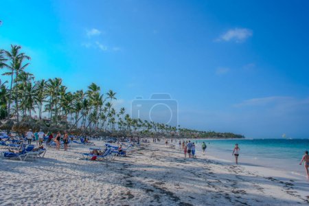 Foto de Personas en la playa en Punta Cana, República Dominicana - Imagen libre de derechos