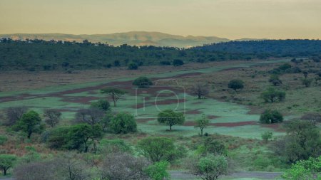 Foto de Burgersfort se encuentra en el valle del río Spekboom en el borde del complejo Bushveld en el municipio local de Fetakgomo Tubatse de la provincia de Limpopo, cerca de la frontera con la provincia de Mpumalanga. - Imagen libre de derechos