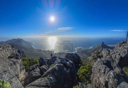 Foto de Vista de una parte de la hermosa Ciudad del Cabo desde Table Mountain Sudáfrica - Imagen libre de derechos