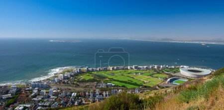 Téléchargez les photos : Vue de la belle ville du Cap depuis la montagne de la Table, Afrique du Sud - en image libre de droit