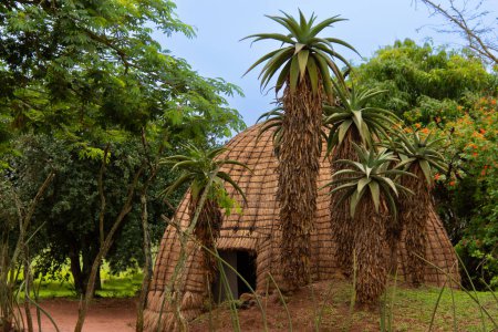 Arquitectura tradicional en un pueblo tradicional en el campo de Swazilandia   