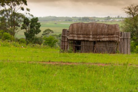Foto de Arquitectura tradicional en un pueblo tradicional en el campo de Swazilandia - Imagen libre de derechos