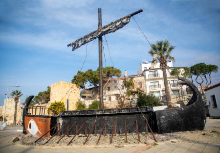 Téléchargez les photos : Foca - Izmir - Turquie, 28 janvier 2023, La réplique d'un bateau antique, le Kybele - en image libre de droit