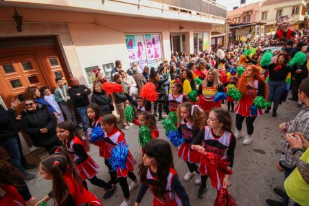Téléchargez les photos : 26 février 2023, Chios Island, Thymiana Village Vue colorée du Carnaval de Mostra - en image libre de droit