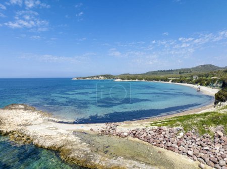 Téléchargez les photos : Côte nord de la mer Égée Photographie aérienne de la baie de Pissa. Pissa koyu - Dikili - Izmir - Turquie. - en image libre de droit