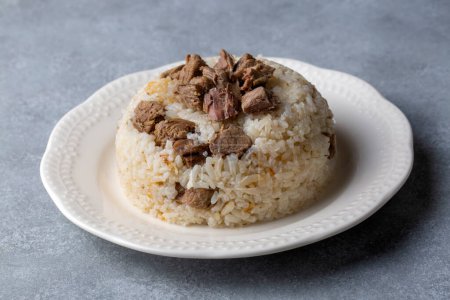 Téléchargez les photos : Cuisine traditionnelle turque ; Viande riz pilaf. Nom turc ; etli pirinc pilavi - en image libre de droit