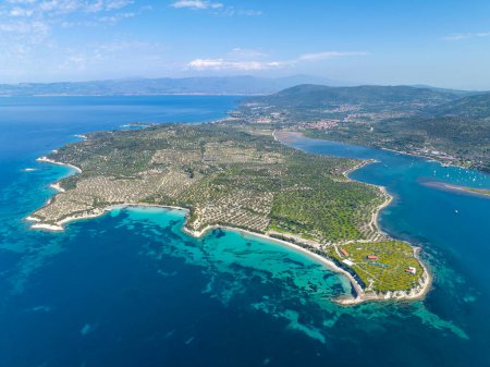 Foto de Líneas costeras del Egeo Norte Fotografía aérea de Pissa Bay. Pissa koyu - Dikili - Izmir - Turquía. - Imagen libre de derechos