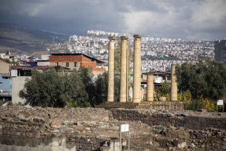 Téléchargez les photos : Izmir Smyrna Bayrakli ville antique - en image libre de droit