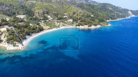 Foto de Las mejores playas de la isla de Samos - Grecia. Playa de Tsambou. - Imagen libre de derechos