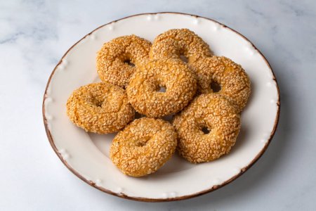 Téléchargez les photos : Ramadan bonbons fond. Cookies de la fête islamique El Fitr. Cookies égyptiens "Kahk El Eid" Nom turc ; Kahke ou Kandil simidi - en image libre de droit