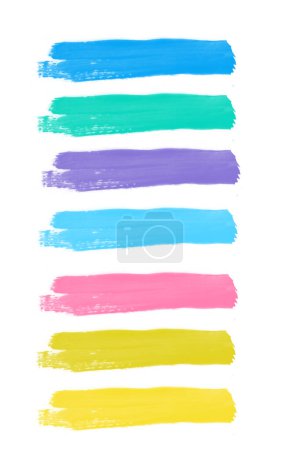 Téléchargez les photos : Rainbow aquarelle coup de pinceau rayures vertes isolées sur blanc. Ensemble de rayures grunge peintes colorées. - en image libre de droit