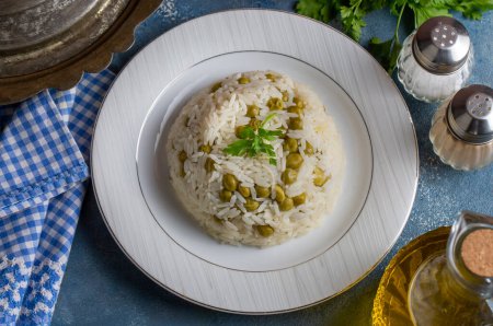 Foto de Comidas turcas deliciosas tradicionales; arroz de guisante (nombre turco; Bezelyeli pilav) - Imagen libre de derechos