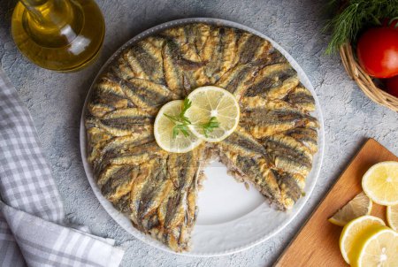 Foto de Anchoa pilaf (hamsi pilav), cocina turca, especialidad del Mar Negro (nombre turco; hamsili pilav) - Imagen libre de derechos