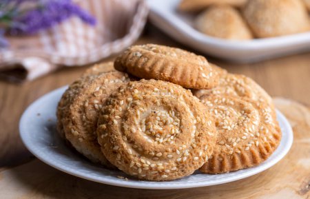 Téléchargez les photos : Cookies fabriqués avec des moules à biscuits appelés kombe. Aliments locaux traditionnels d'Antakya. - en image libre de droit