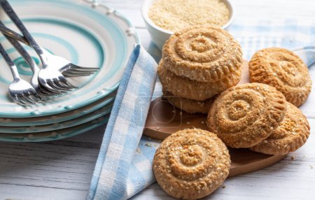 Foto de Galletas hechas con moldes de galletas llamados kombe. Alimentos locales tradicionales de Antakya. - Imagen libre de derechos
