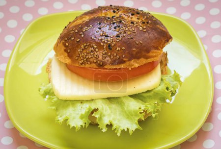 Téléchargez les photos : Délicieux sandwich au jambon isolé sur fond blanc - en image libre de droit